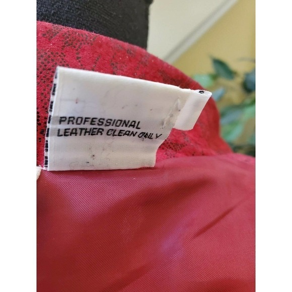 Newport News Woman’s Red Leather Size 8 - Picture 10 of 11